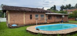 Casa em Lomba Grande, com piscina e terreno de 1100m²