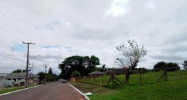 terrenos com metragens diferenciadas, na área central de Lombas Grande
