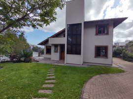 Belíssima casa localizada no ponto alto de São Leopoldo.