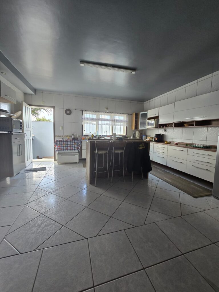 b8d79b65-71b6-4b25-a2e0-78bec0444d1e