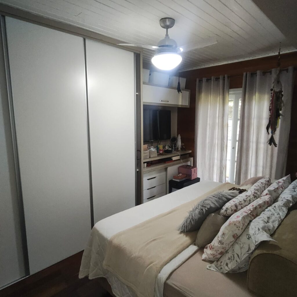 a52650f6-925c-4f45-8c9c-3356659e732d