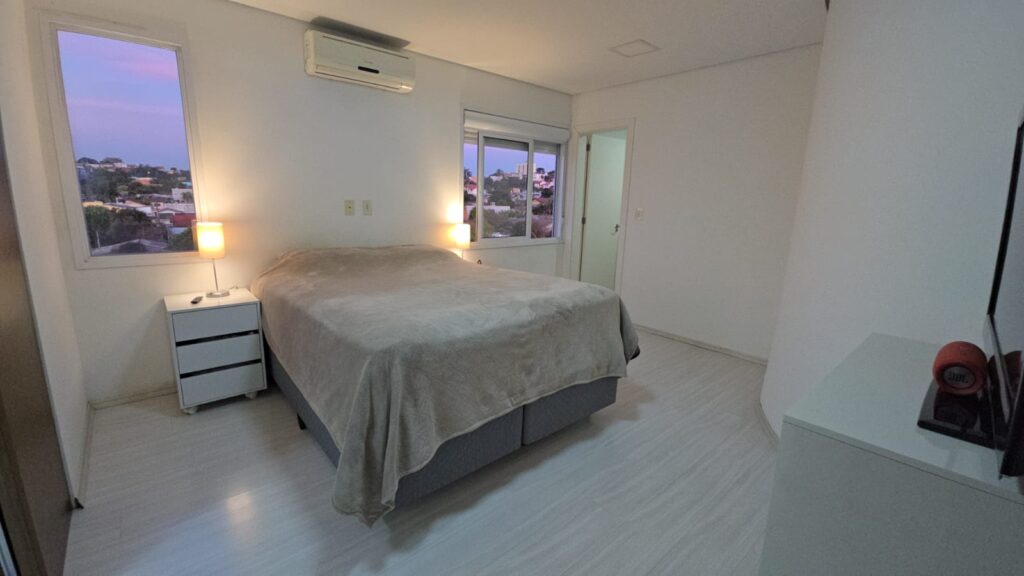 b21dd1a4-a351-4cd5-9cc6-47955a30e825